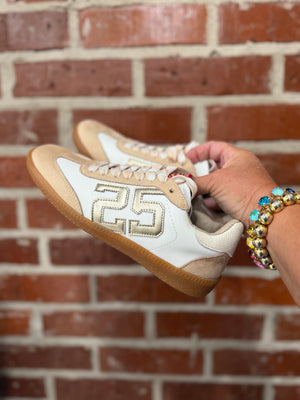 RETRO 25 SNEAKERS