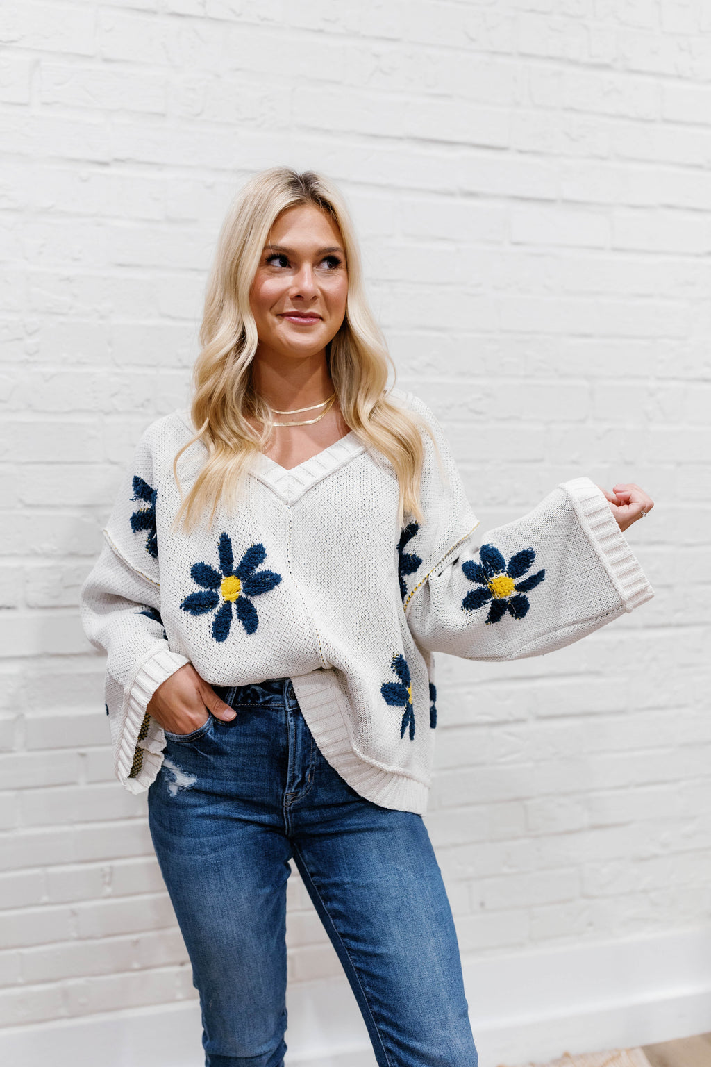 FLORAL V-NECK SWEATER