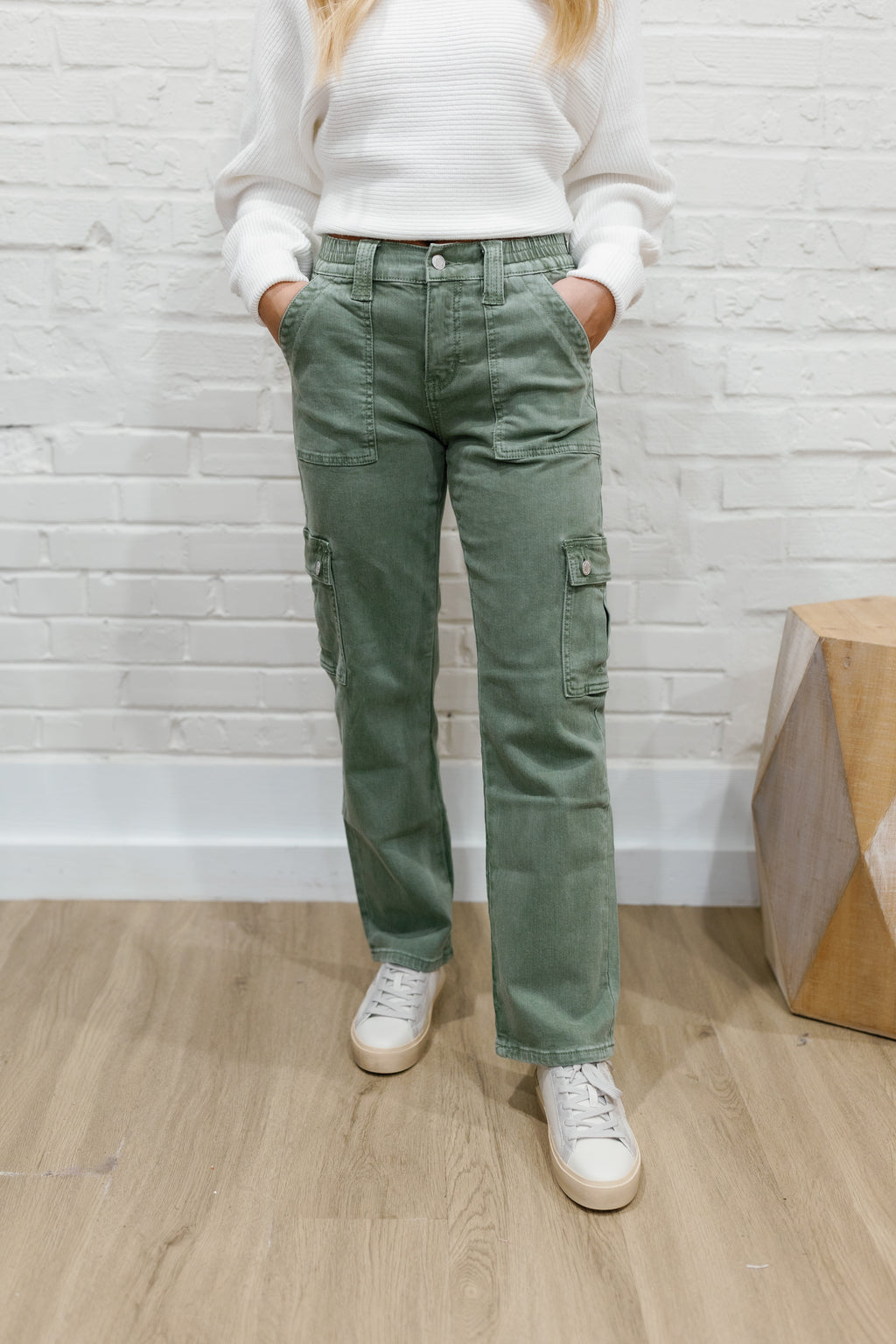 HIGH RISE CARGO JEANS