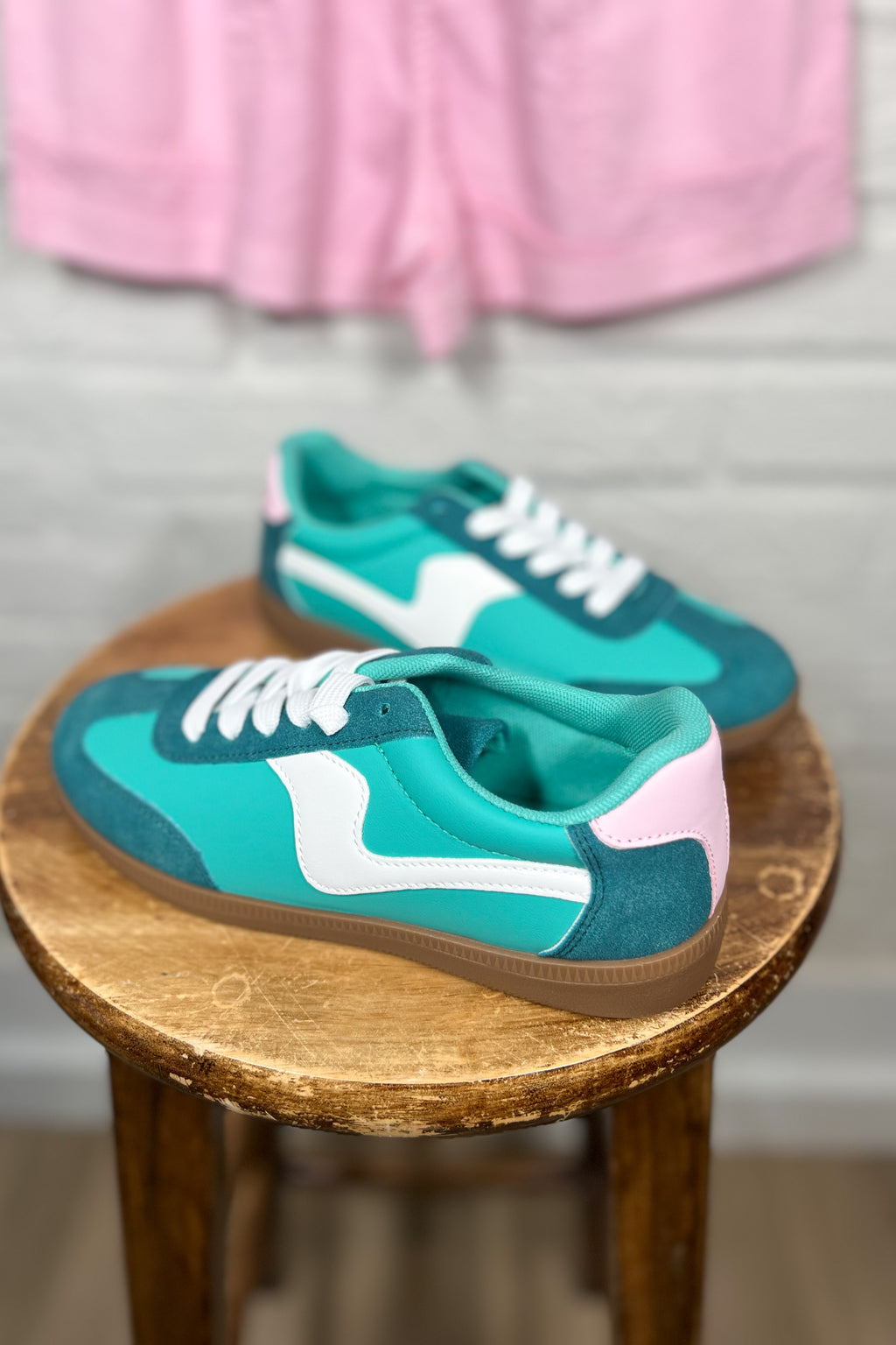 KICKIN' IT SNEAKERS