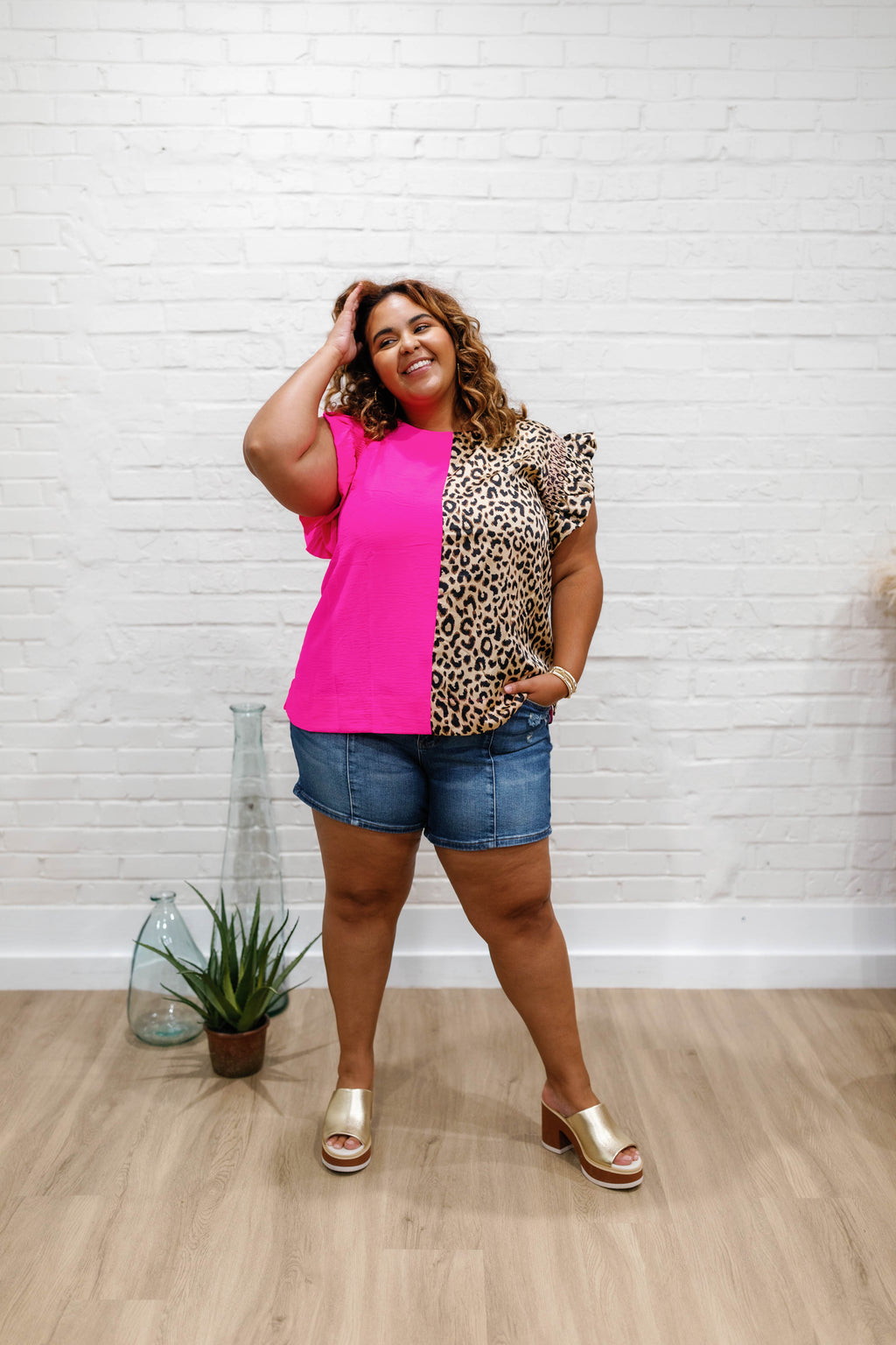 COLORBLOCK LEOPARD RUFFLE SHOULDER TOP