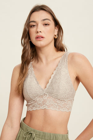 Scalloped Lace V Neck Padded Bralette