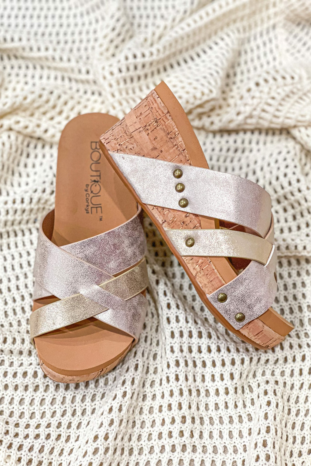 CORKY'S AMUSE WEDGE